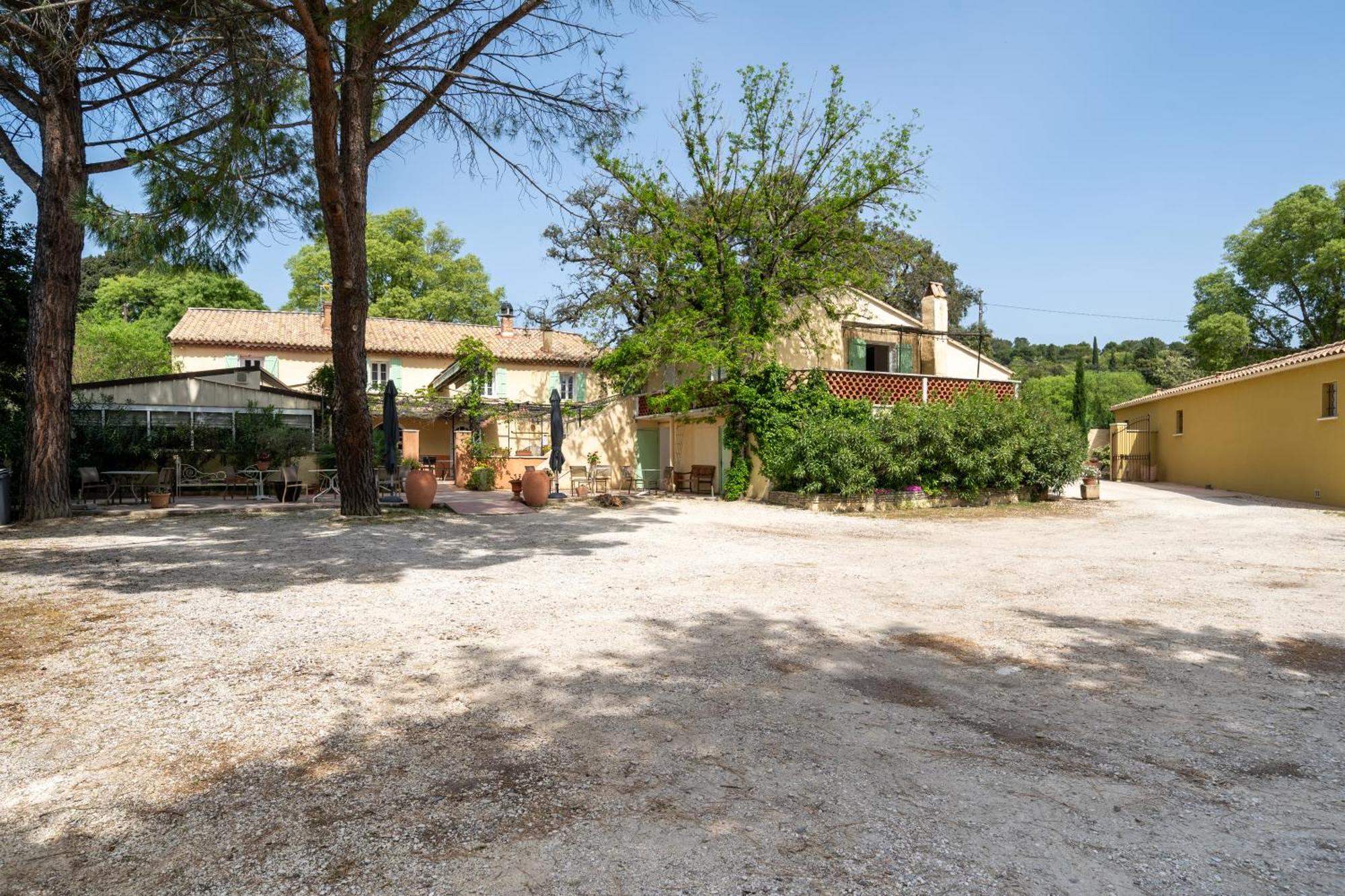 Logis Hotel Le Chene Vert Bollène Buitenkant foto