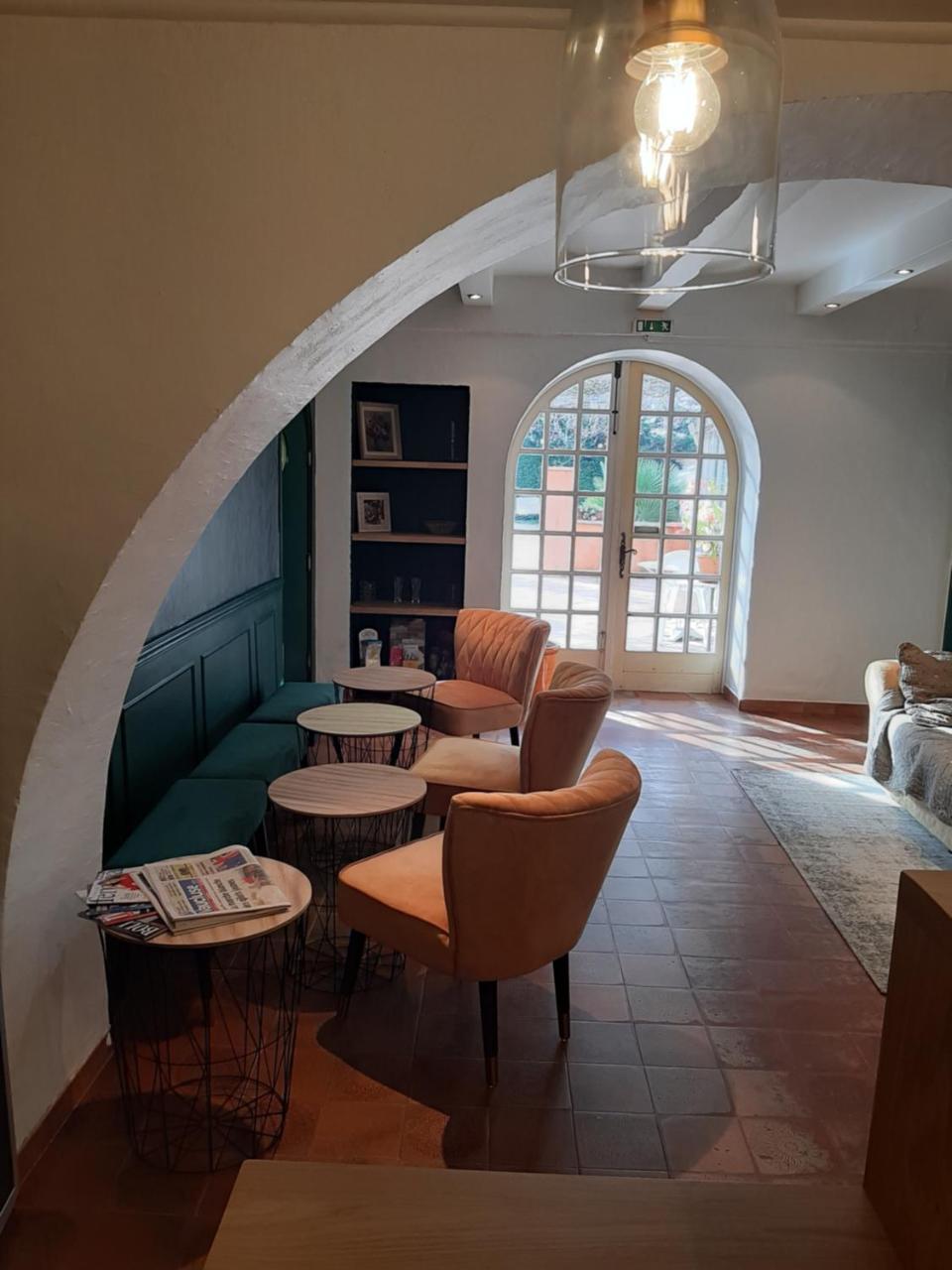 Logis Hotel Le Chene Vert Bollène Buitenkant foto